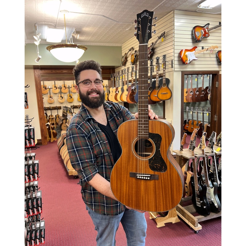 Guild 300 Series OM-320 Acoustic Guitar